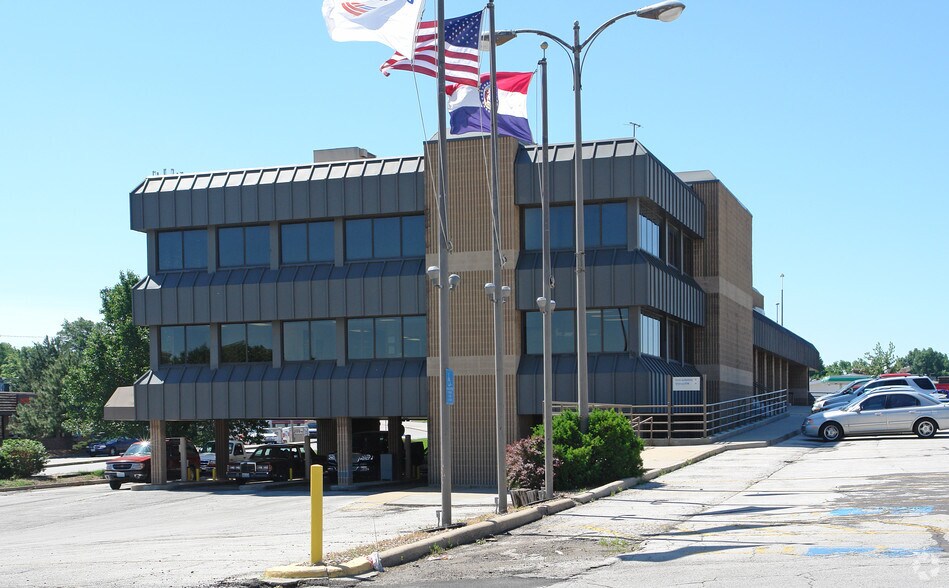 2728 NE Vivion Rd, Kansas City, MO à louer - Photo du bâtiment - Image 2 de 2