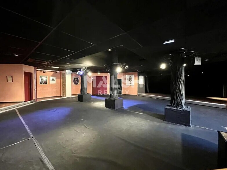 Retail in Lyon for lease - Interior Photo - Image 2 of 5