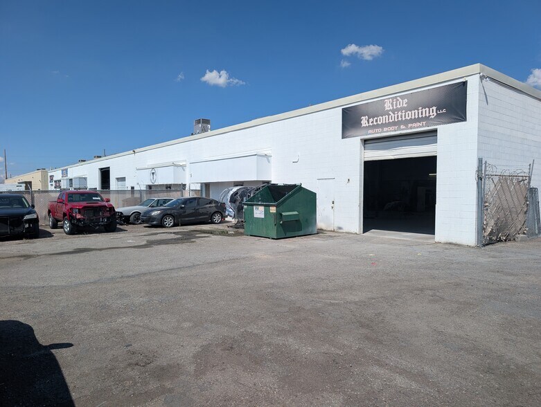 5947-5951 S 300 W, Salt Lake City, UT à louer - Photo du bâtiment - Image 3 de 4
