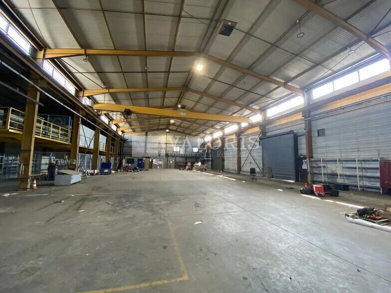 Flex dans Vaulx-en-Velin à louer - Photo du bâtiment - Image 2 de 7