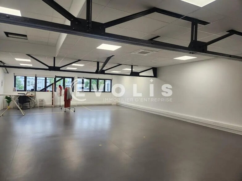 Flex in Villeurbanne for lease - Interior Photo - Image 3 of 11