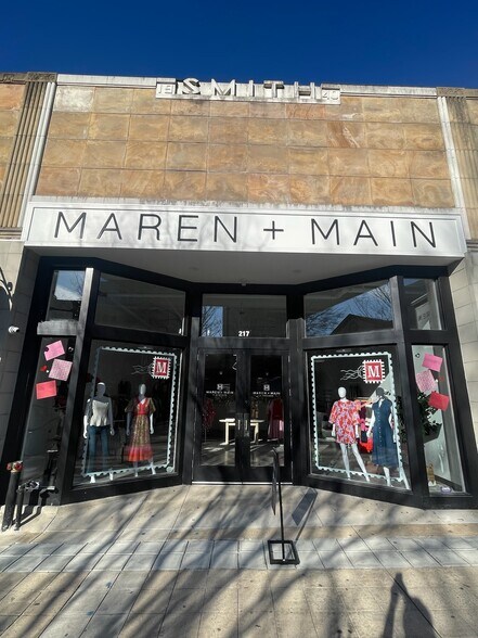 217-219 N Main St, Greenville, SC à louer - Photo du bâtiment - Image 1 de 7