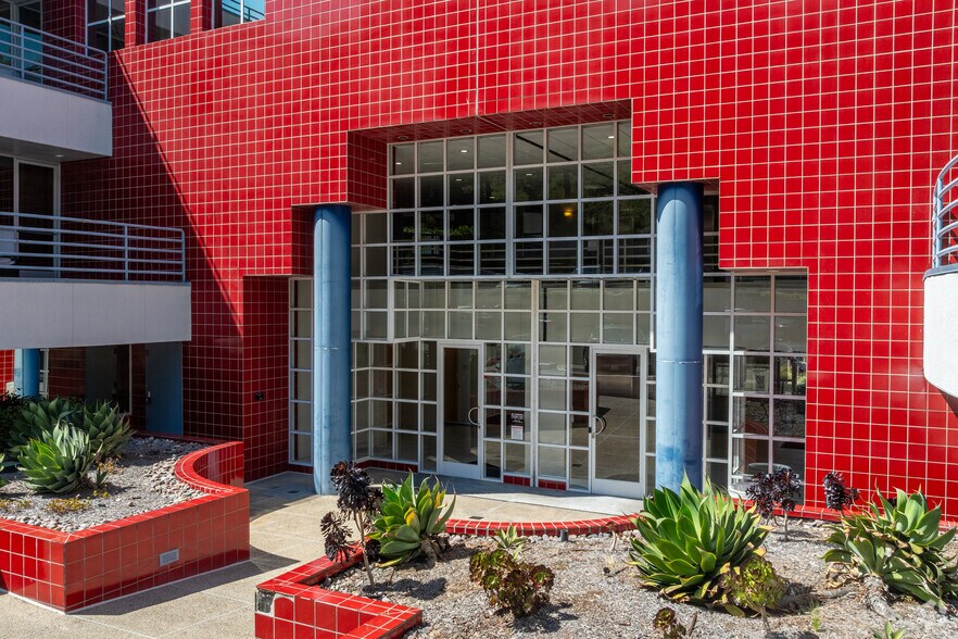 4025 Camino del Rio S, San Diego, CA à louer - Photo du bâtiment - Image 3 de 5