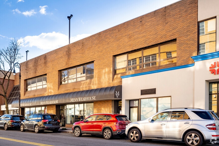 7000 Austin St, Forest Hills, NY for lease - Building Photo - Image 3 of 8