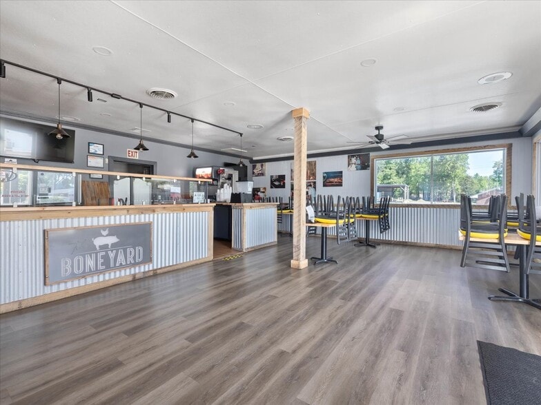 919 N 2nd Ave, Siler City, NC à vendre - Photo intérieure - Image 3 de 19