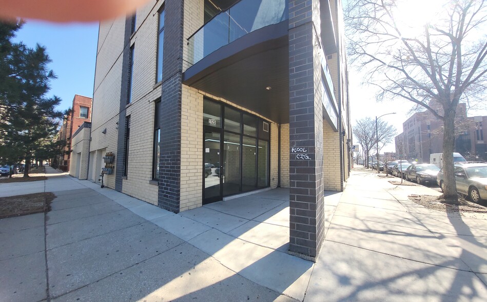 1125 N Western Ave, Chicago, IL for lease - Building Photo - Image 3 of 13