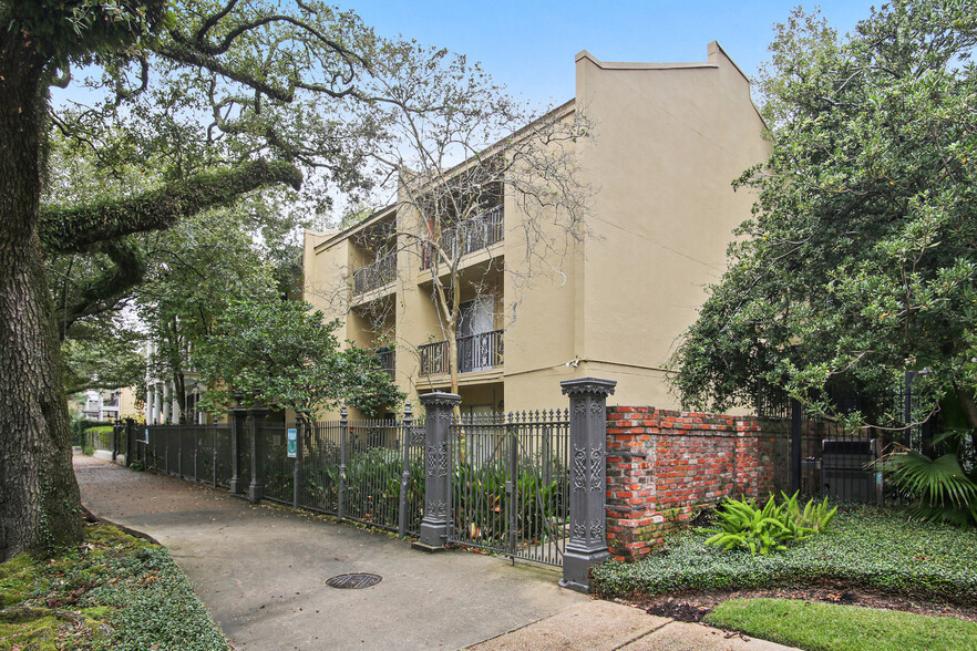 2255 Saint Charles Ave, New Orleans, LA à vendre - Photo du bâtiment - Image 1 de 1