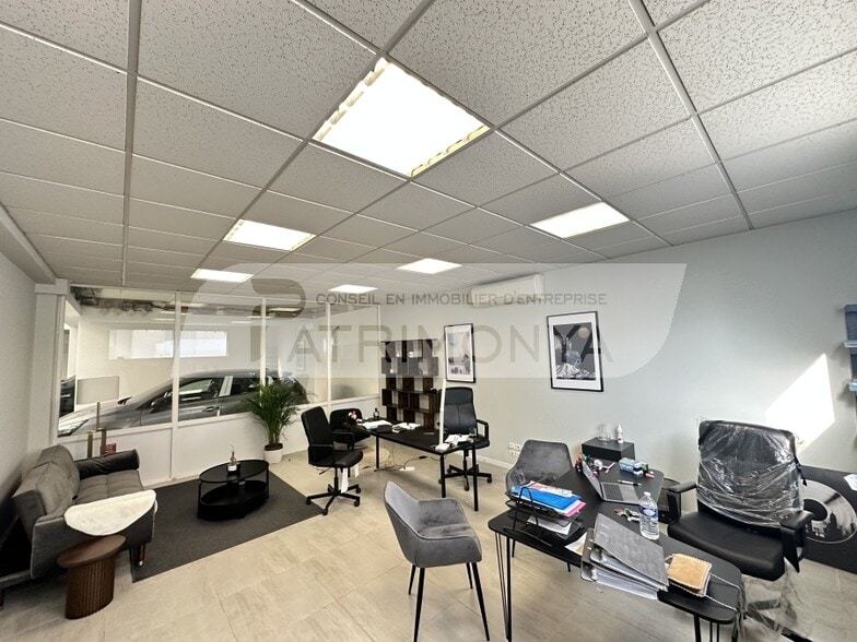 Flex in Marseille for lease - Interior Photo - Image 3 of 4