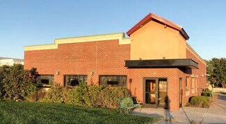 Plus de détails pour 701 SE Melody Ln, Lee's Summit, MO - Commerce de détail à vendre