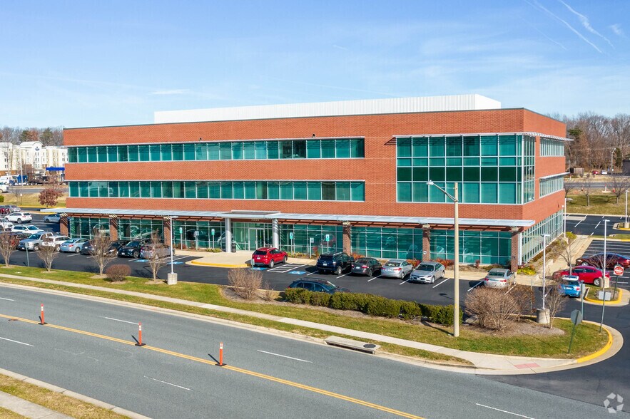 3850 Fettler Park Dr, Dumfries, VA à louer - Photo du bâtiment - Image 1 de 13