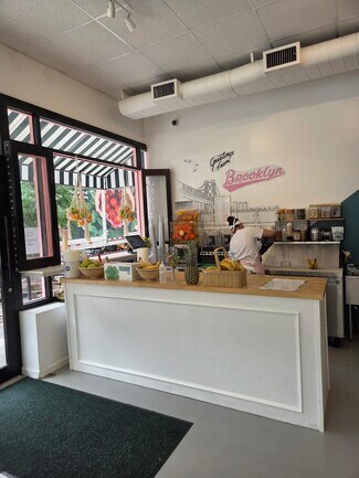Plus de détails pour 349 Bedford Ave, Brooklyn, NY - Commerce de détail à louer