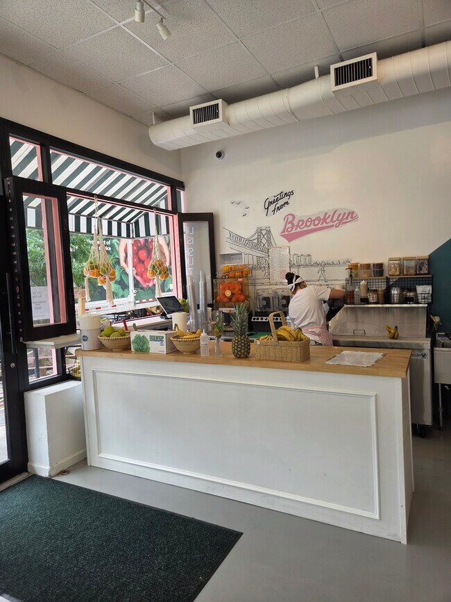 Plus de détails pour 349 Bedford Ave, Brooklyn, NY - Commerce de détail à louer