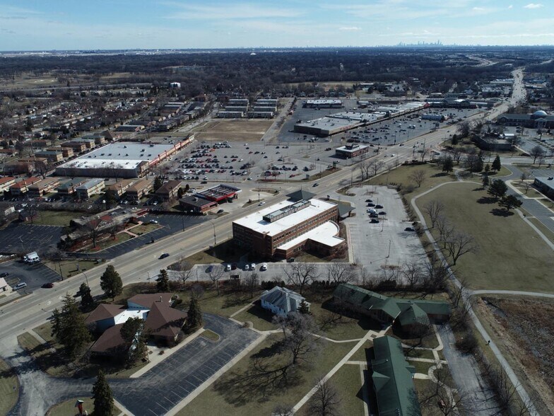 303 W Lake St, Addison, IL à louer - Photo du bâtiment - Image 2 de 4