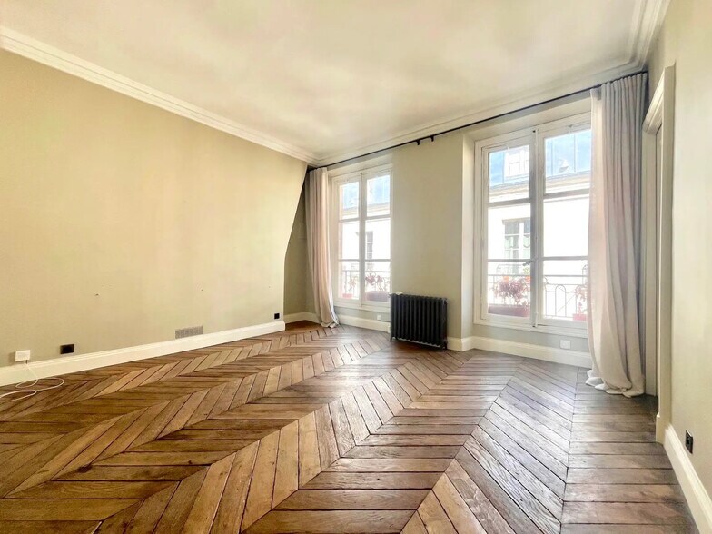 Office in Paris for lease - Interior Photo - Image 2 of 8