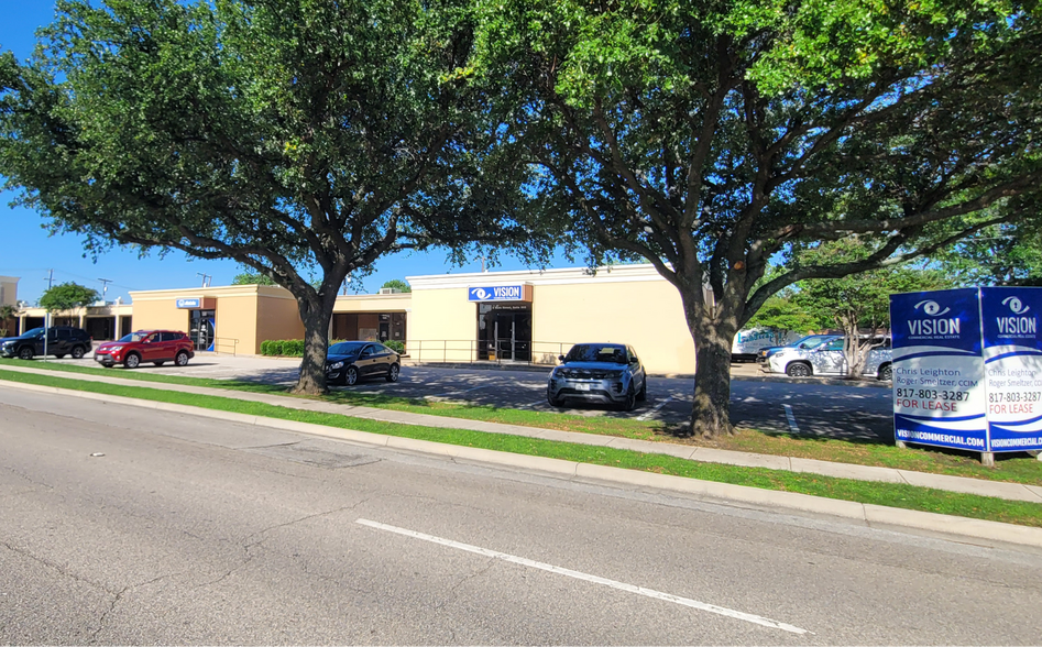 1340 S main St, Grapevine, TX à vendre - Photo du bâtiment - Image 1 de 19