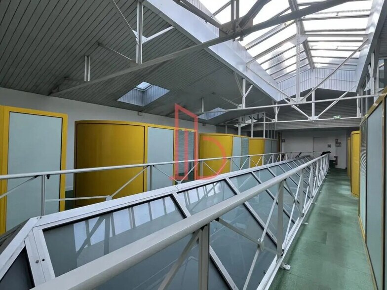 Office in Bordeaux for lease - Interior Photo - Image 3 of 4