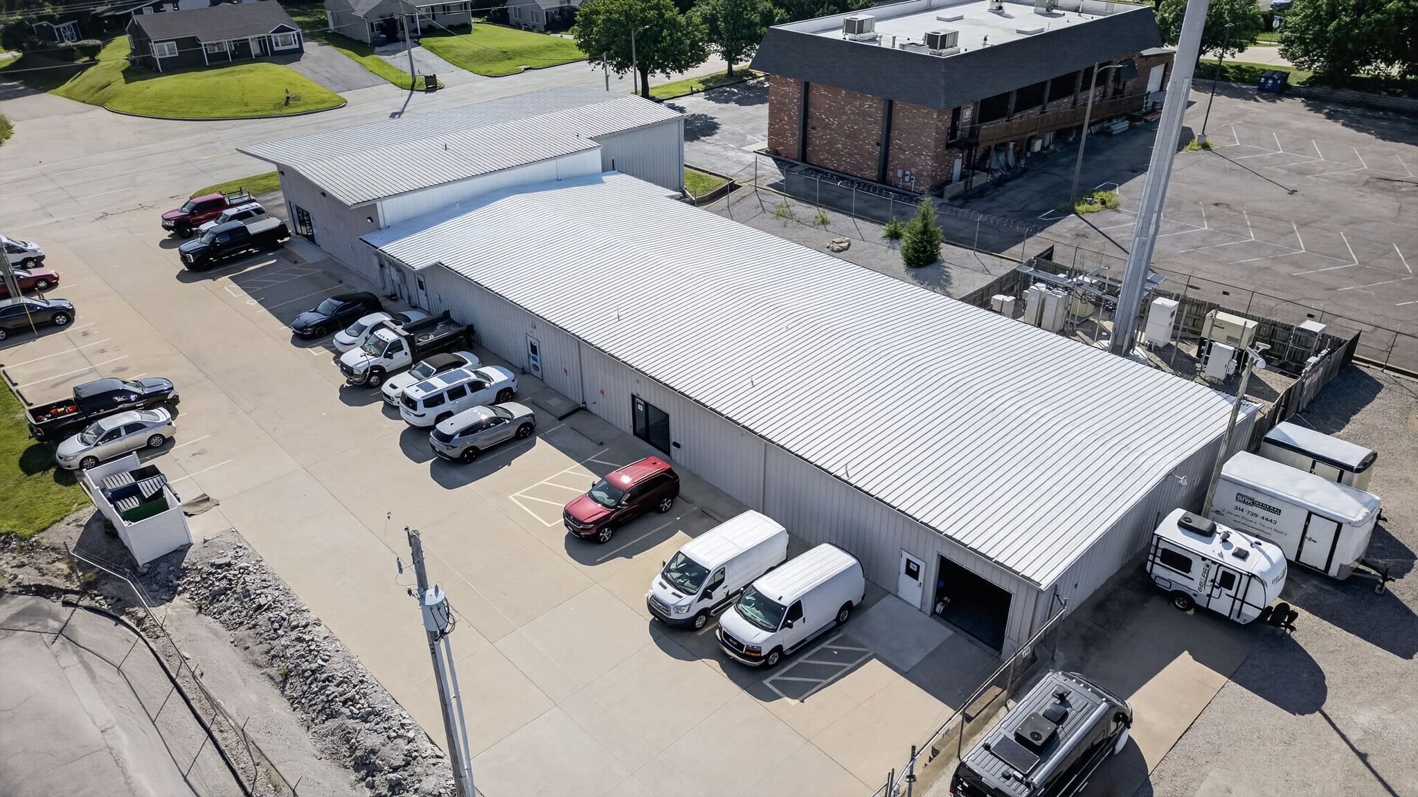 751-755 Friedens Rd, Saint Charles, MO for lease Interior Photo- Image 1 of 3