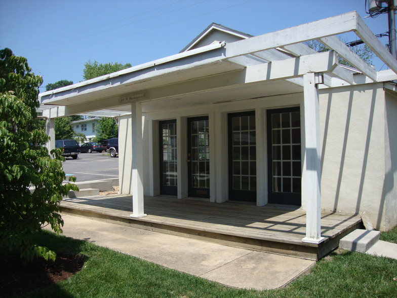 110 W Washington St, Middleburg, VA for lease - Building Photo - Image 1 of 4