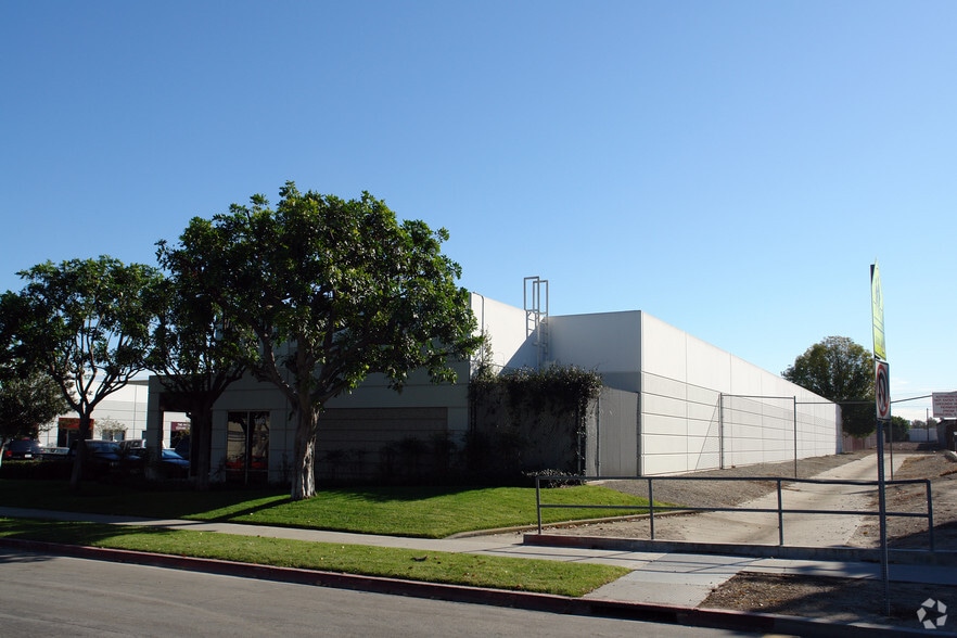 1400-1416 E 33rd St, Signal Hill, CA for sale - Building Photo - Image 2 of 3