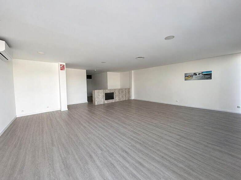 Retail in Pélissanne for lease - Interior Photo - Image 3 of 8