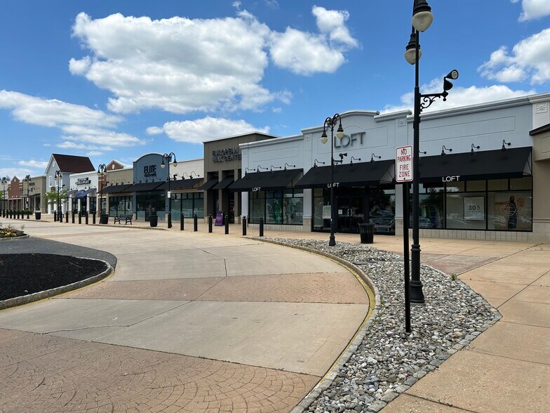 State Route 38, Mount Laurel, NJ à louer - Photo du bâtiment - Image 2 de 22