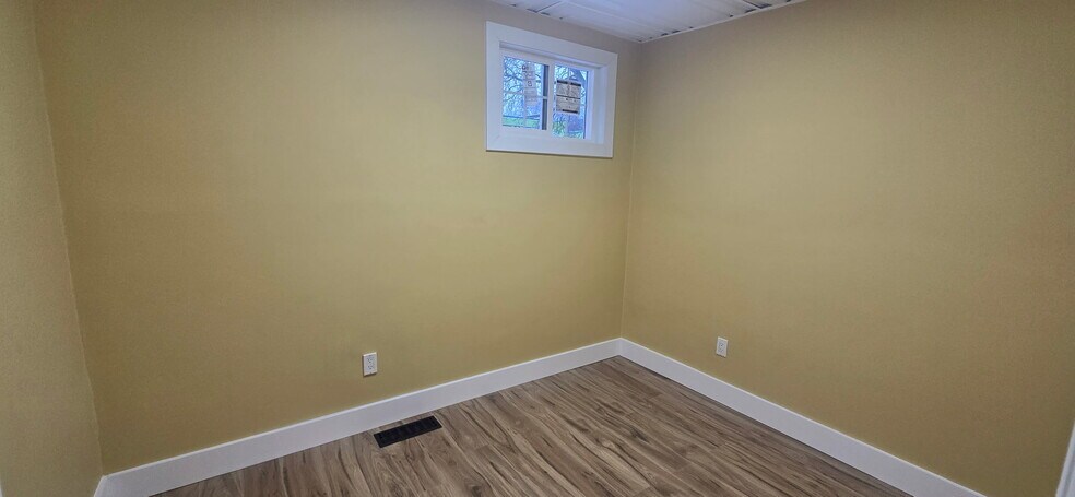 1095 W Huron St, Waterford, MI à louer - Photo du bâtiment - Image 3 de 19