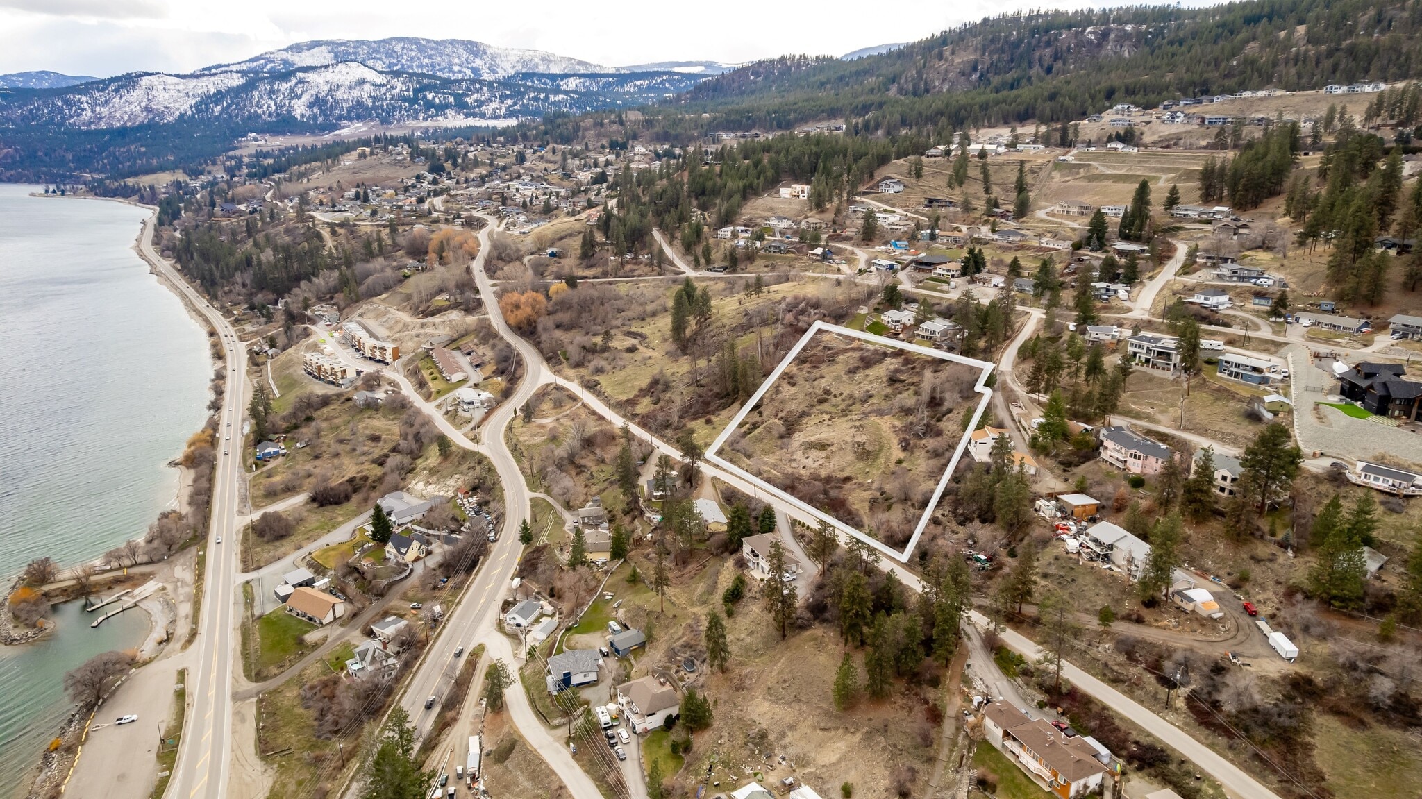 5890 Columbia Av, Peachland, BC à vendre Aérien- Image 1 de 6