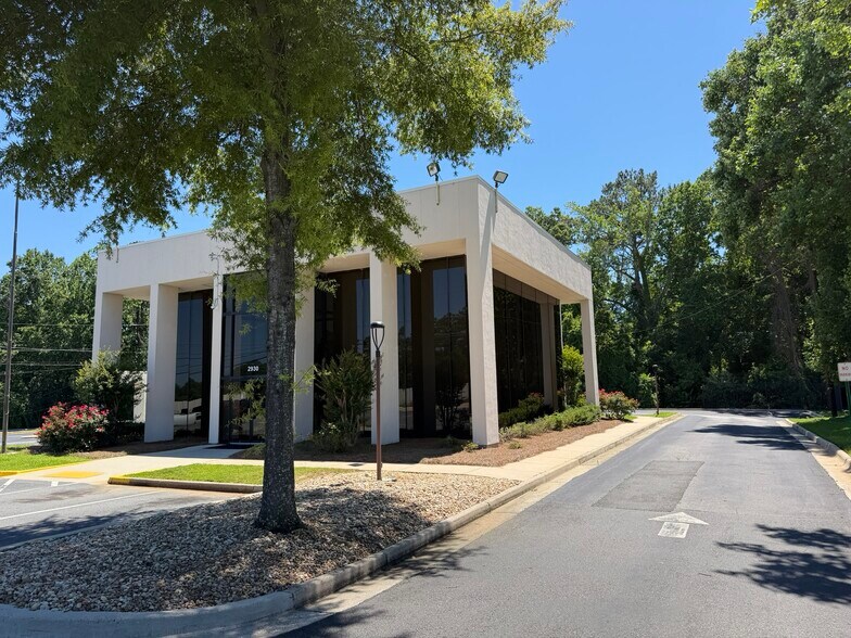 2930 Riverside Dr, Macon-Bibb, GA à vendre - Photo du bâtiment - Image 2 de 9