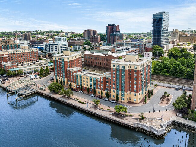 Plus de détails pour 1 Van Der Donck St, Yonkers, NY - Commerce de détail à louer