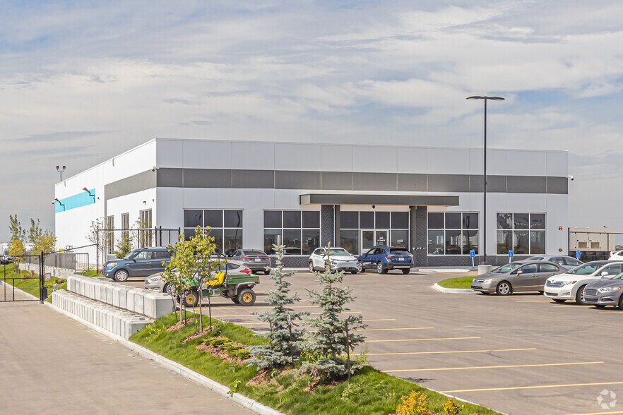 9706 135 St SW, Edmonton, AB à louer - Photo du bâtiment - Image 2 de 4