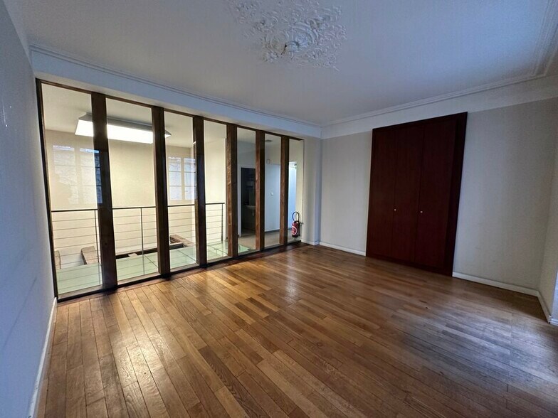 Retail in Strasbourg for lease - Interior Photo - Image 3 of 13