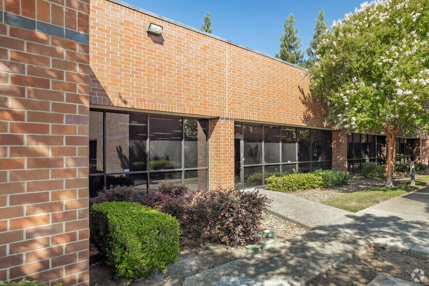 10360 Old Placerville Rd, Sacramento, CA à vendre - Photo du bâtiment - Image 3 de 6