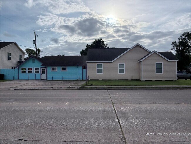 Plus de détails pour 6946 Moss Rose St, Houston, TX - Bureau à vendre