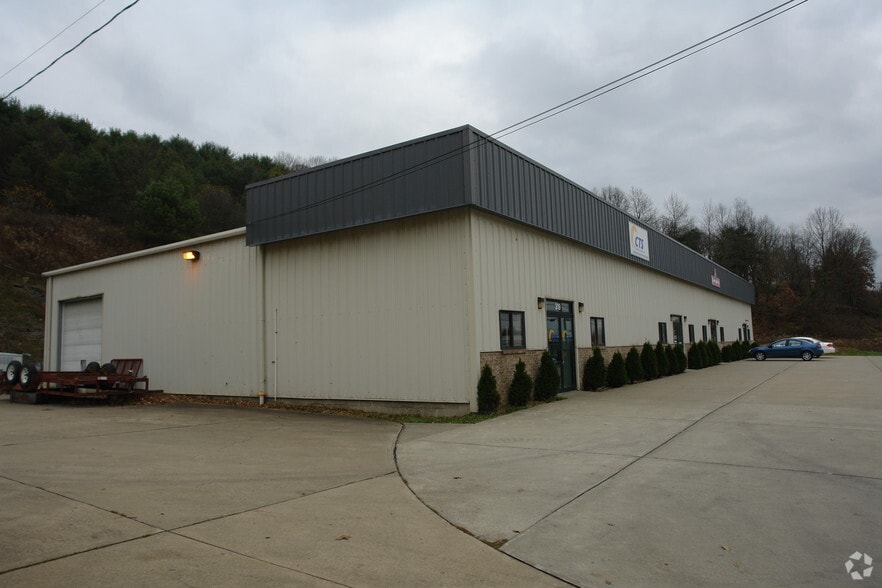 319 Perry Hwy, Harmony, PA for lease - Primary Photo - Image 1 of 2