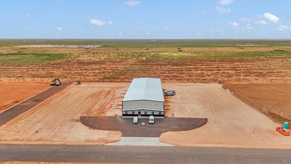 6001 W County 134 rd, Midland, TX for lease - Building Photo - Image 2 of 12