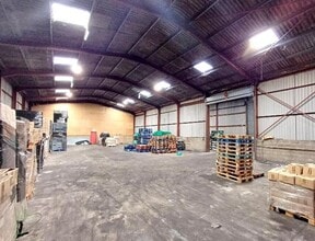 7 Howard Rd, Eaton Socon à louer Photo intérieure- Image 1 de 3