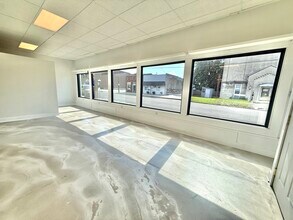 115 N Chestnut St, Le Roy, IL for lease Interior Photo- Image 2 of 8