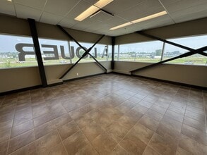 6100-6140 Rue Christophe-Pelissier, Trois-Rivières, QC for lease Interior Photo- Image 1 of 8