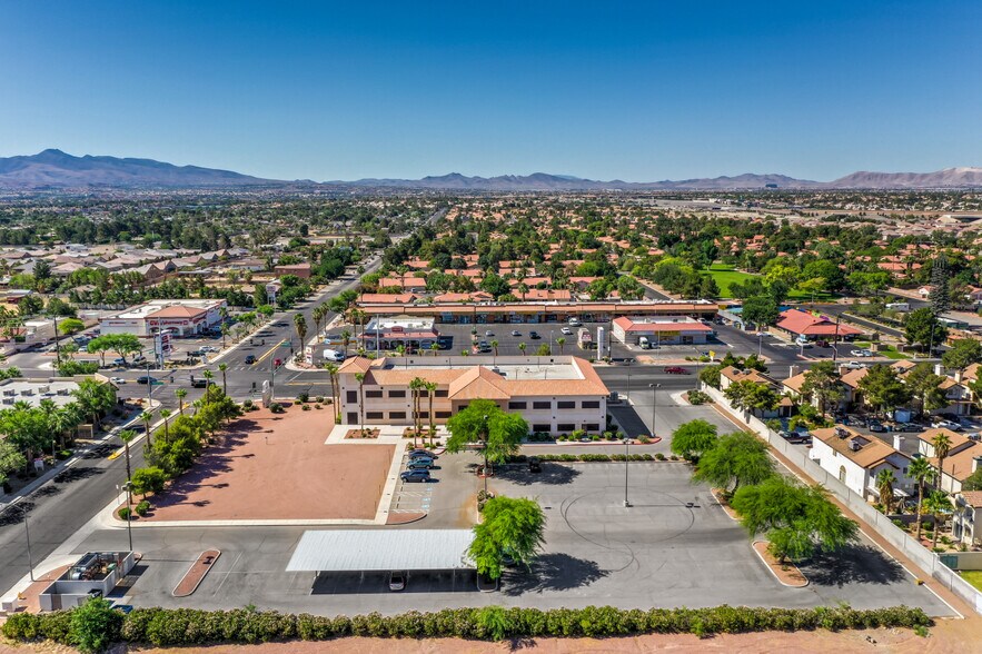 1776 E Warm Springs Rd, Las Vegas, NV à louer - Photo du bâtiment - Image 2 de 3