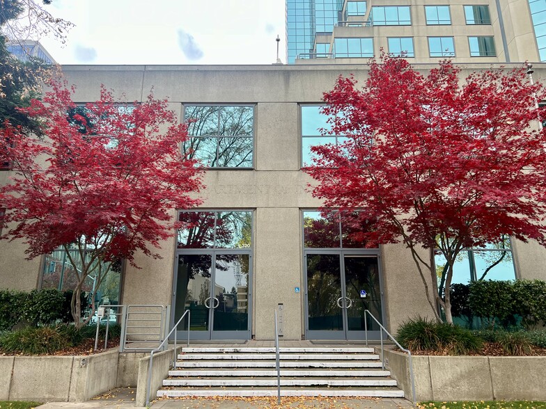 320 Capitol Mall, Sacramento, CA for lease - Building Photo - Image 1 of 9