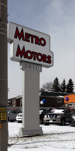 2310 Sheppard Ave W, Toronto, ON à vendre - Photo du bâtiment - Image 3 de 5