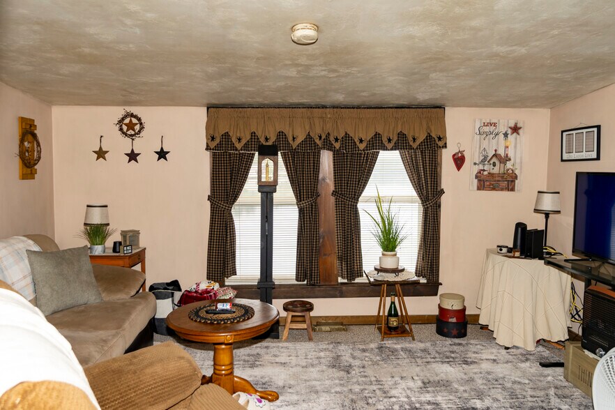 294 E Main St, East Brookfield, MA à vendre - Photo du bâtiment - Image 3 de 6