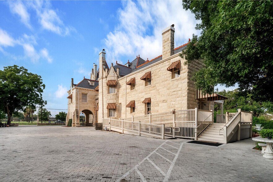 950 E Grayson St, San Antonio, TX à vendre - Photo du bâtiment - Image 3 de 31