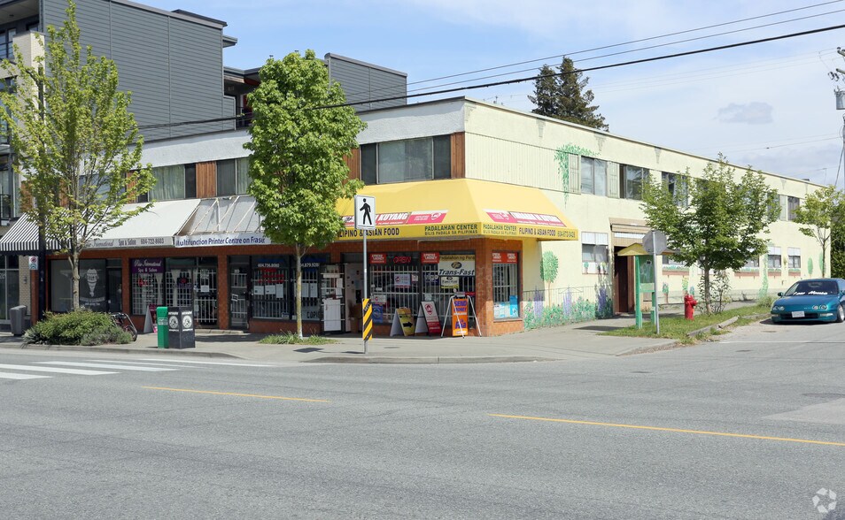 4384-4390 Fraser St, Vancouver, BC à vendre - Photo du bâtiment - Image 3 de 8