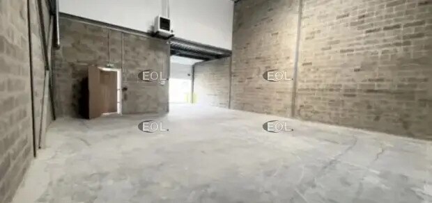 Flex in Feucherolles for lease Interior Photo- Image 1 of 5