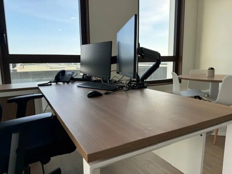 Office in Genas for lease - Interior Photo - Image 1 of 5
