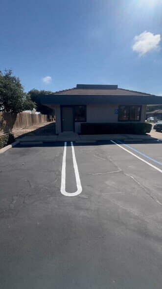 1098 Melody Ln, Roseville, CA à louer - Vidéo sur l’inscription commerciale - Image 2 de 9