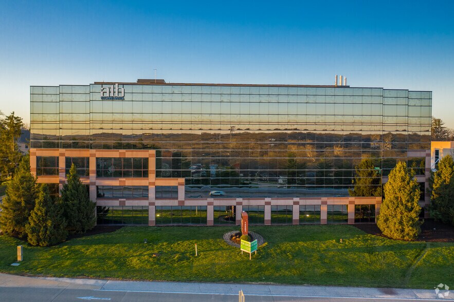 14567 N Outer Forty, Chesterfield, MO à louer - Photo du bâtiment - Image 2 de 19