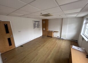 100 Wembley Park Dr, Wembley à louer Photo intérieure- Image 2 de 5