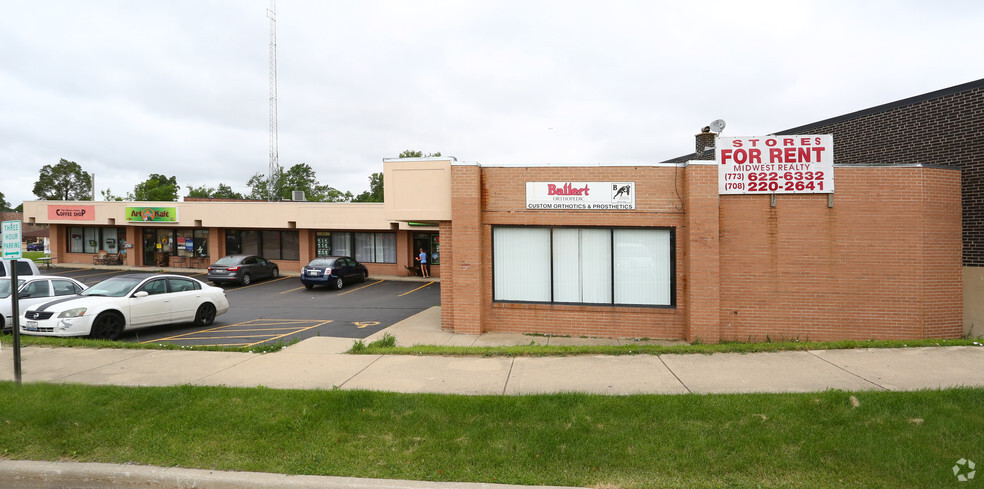 127-139 E Front St, Wood Dale, IL for lease - Building Photo - Image 2 of 8